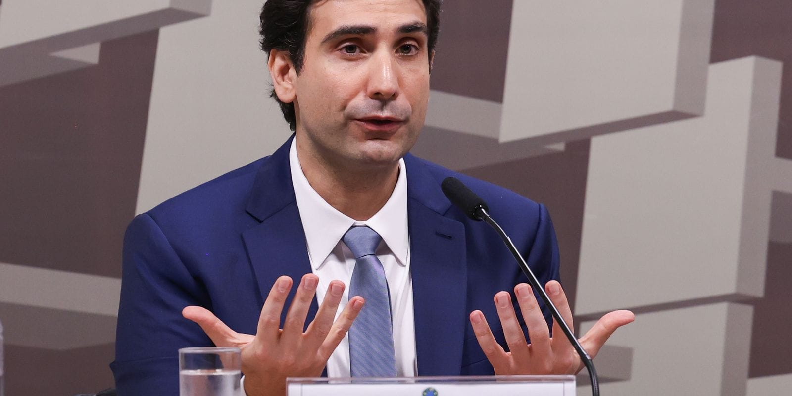 Gabriel Galípolo Solicita Aprovação de PEC para Aumentar Autonomia do Banco Central