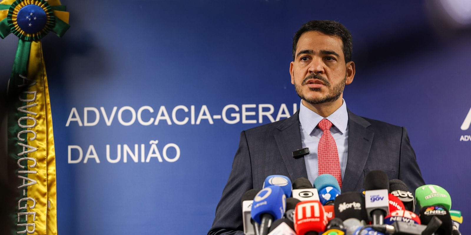 Senador Weverton Rocha Apresenta Relatório Favorável à Nomeação de Jorge Messias para o STF