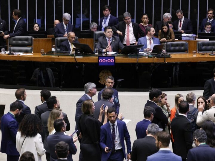 Congresso Nacional Analisará Vetos de Lula ao Projeto de Lei da Dosimetria em Abril