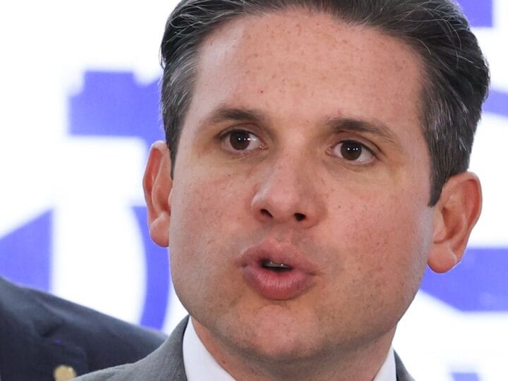 Debate sobre fim da escala 6×1 será conduzido por PEC, diz Hugo Motta