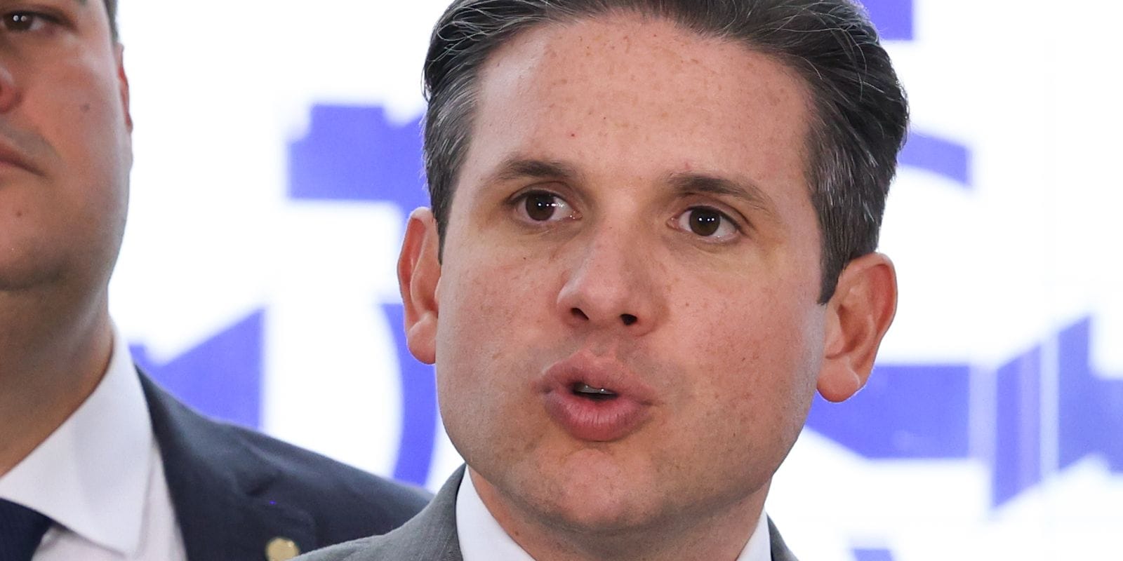 Debate sobre fim da escala 6×1 será conduzido por PEC, diz Hugo Motta