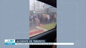 Carro Capota em Belém Durante Tempestade: Acidente na Doca Mobiliza Curiosos