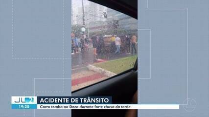 Carro Capota em Belém Durante Tempestade: Acidente na Doca Mobiliza Curiosos