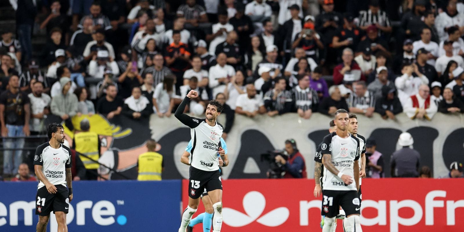 Corinthians Mantém 100% de Aproveitamento na Copa Libertadores com Vitória sobre Santa Fe
