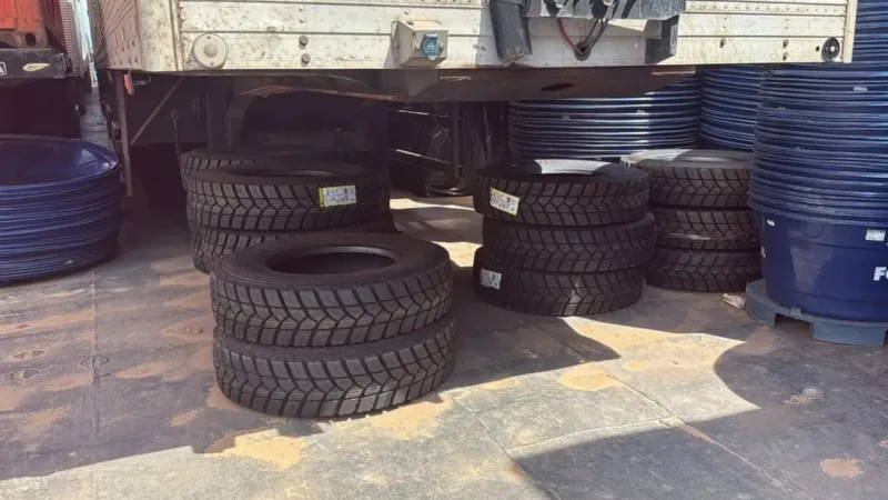 Fiscalização em Óbidos resulta na apreensão de carga de pneus avaliada em R$ 600 mil