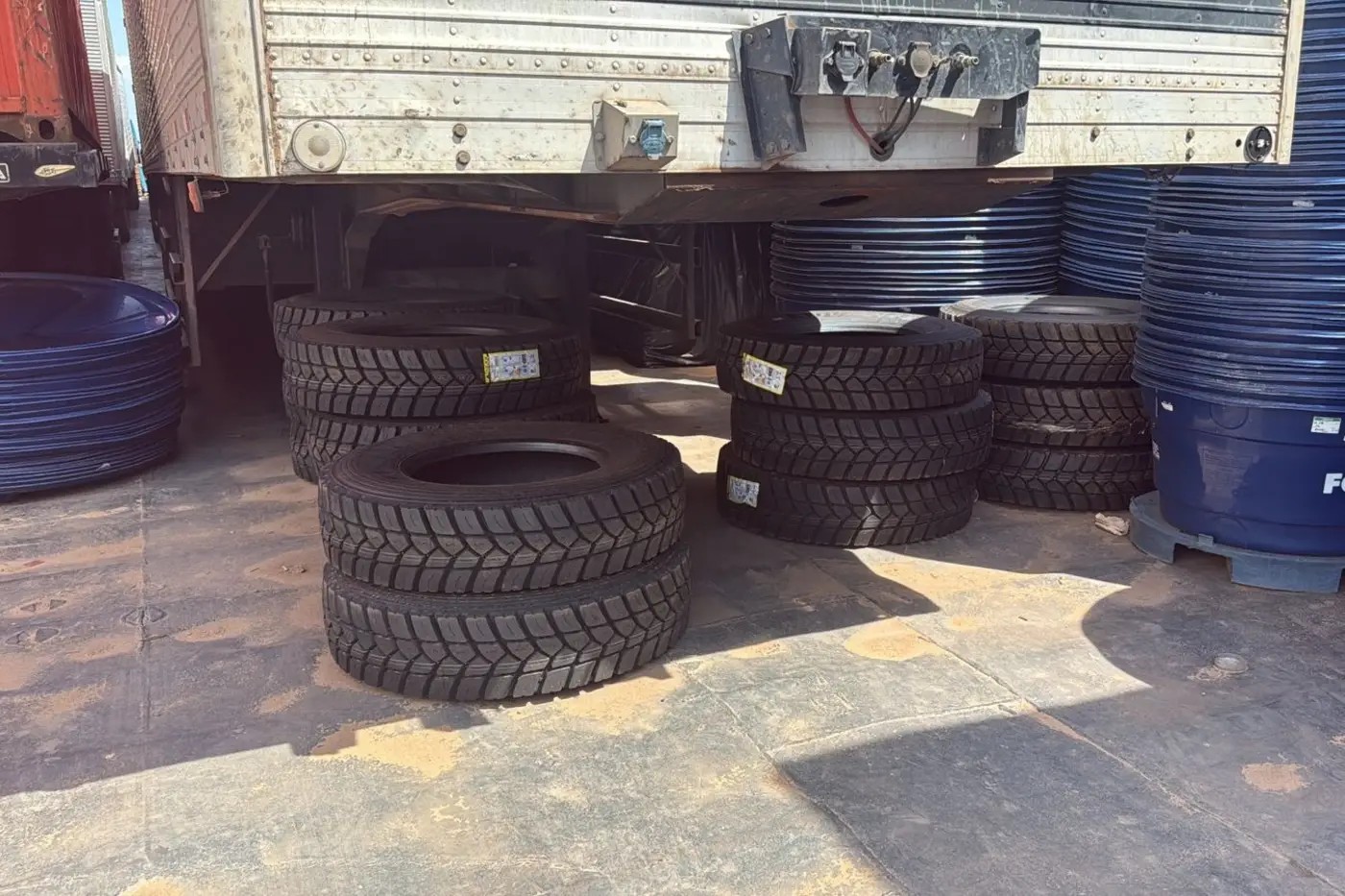 Fiscalização em Óbidos resulta na apreensão de carga de pneus avaliada em R$ 600 mil