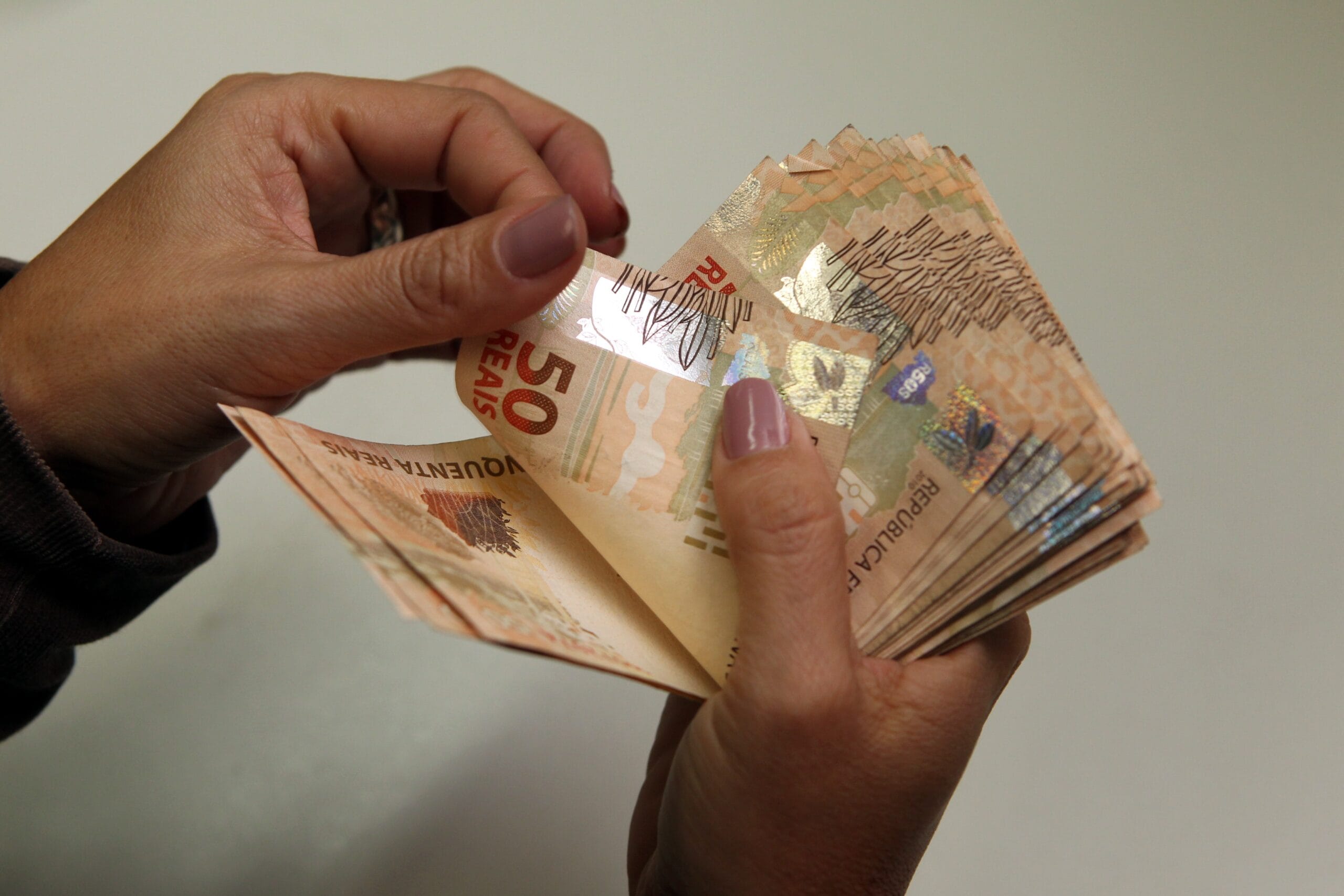 Inadimplência no Acre em Fevereiro: Números Abaixo da Média Nacional