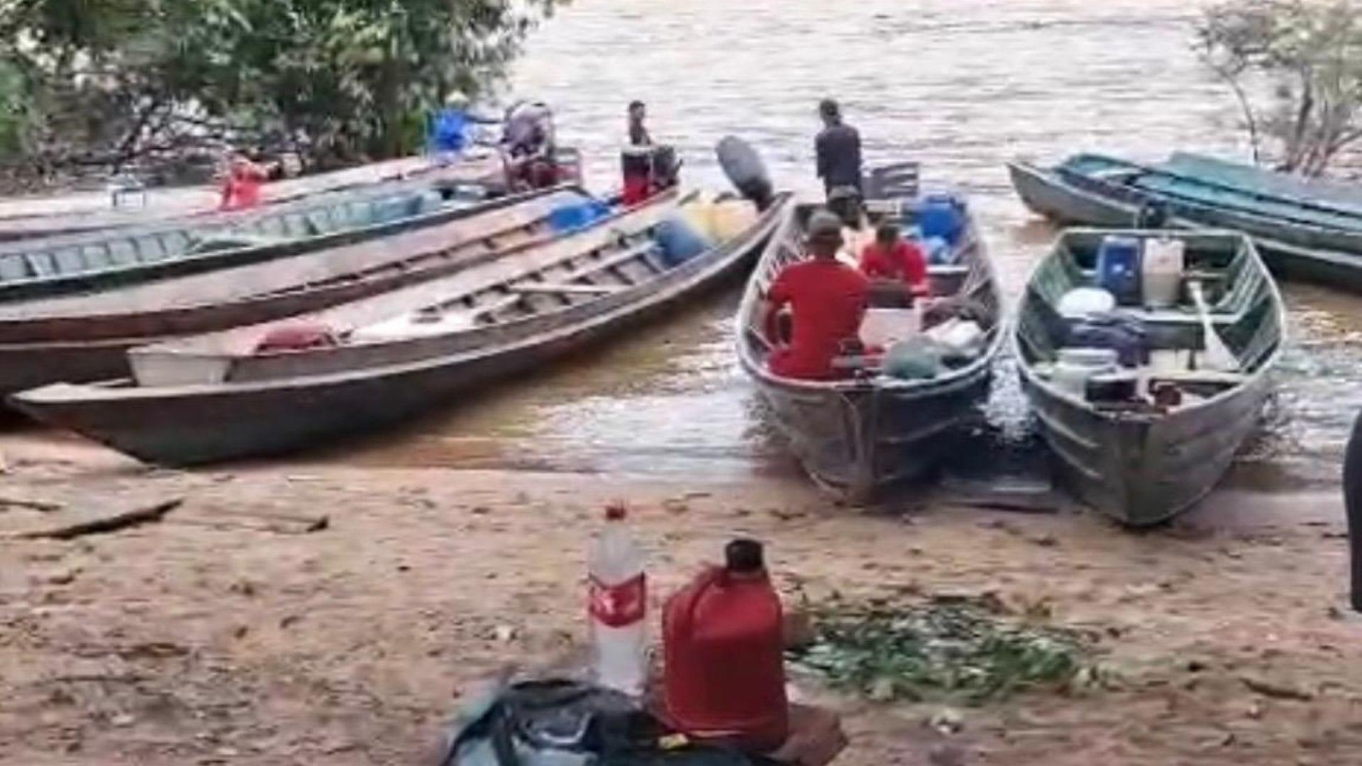 Acidente no Rio Jari Deixa Dois Desaparecidos em Busca por Resgate