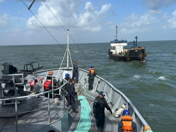 Marinha do Brasil Resgata Navio Mercante à Deriva no Amapá Após 20 Dias