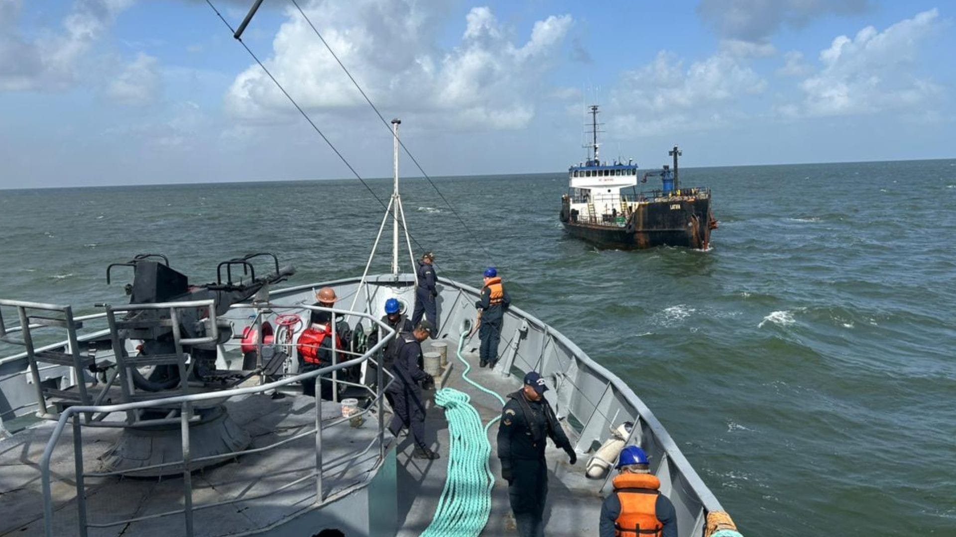 Marinha do Brasil Resgata Navio Mercante à Deriva no Amapá Após 20 Dias