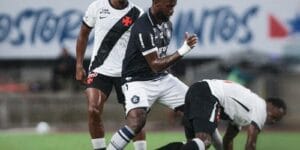 Remo e Vasco Empatam em Jogo Marcado por Atraso e Chuva no Brasileirão