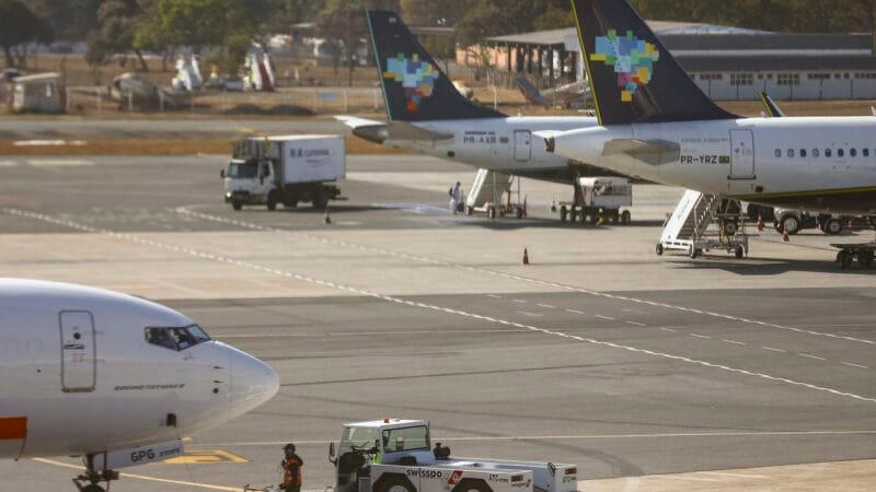 Governo Anuncia Redução de Impostos sobre Combustível de Aviação em Resposta à Alta dos Preços