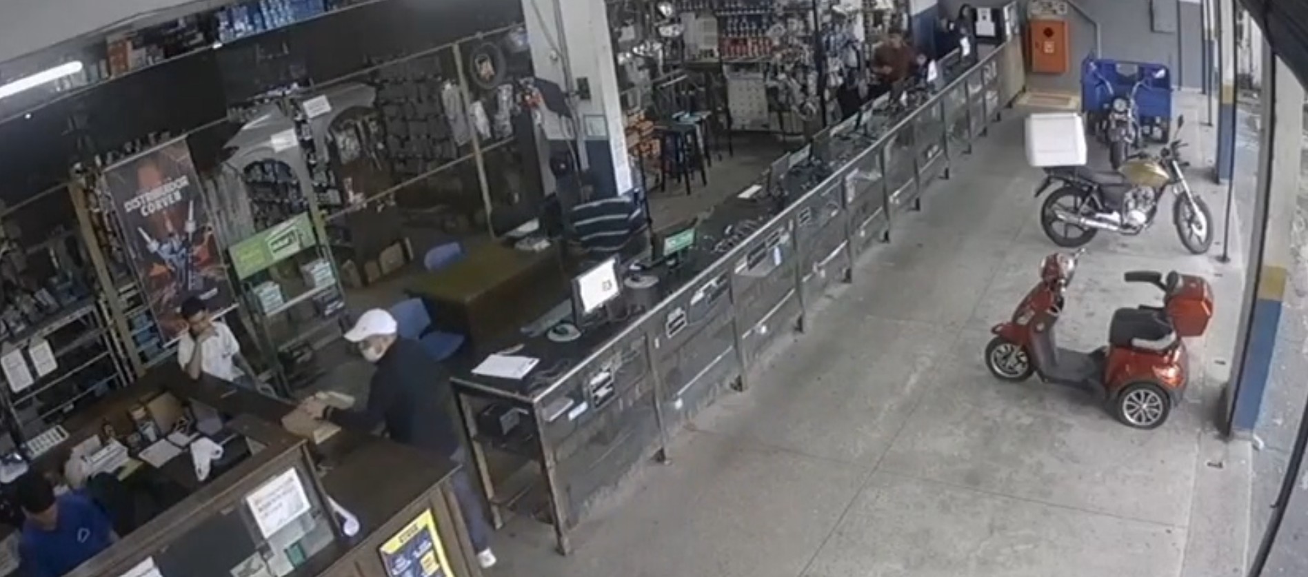 Dupla é Detida Após Assalto a Loja de Autopeças na Zona Sul de Manaus