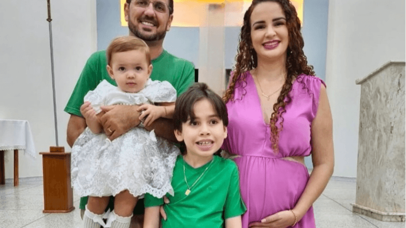 Parto Inusitado: Bebê Nasce Dentro de Carro em Rolim de Moura com Ajuda do Pai