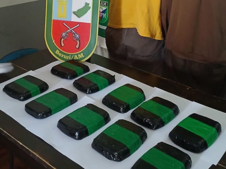 Dois Homens São Detidos com 10 kg de Oxi em Embarcação no Amazonas