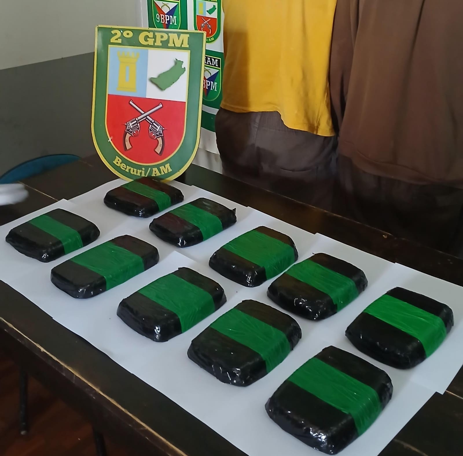 Dois Homens São Detidos com 10 kg de Oxi em Embarcação no Amazonas