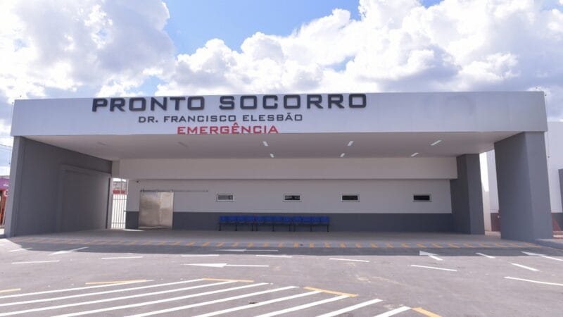 Mulher é Hospitalizada Após Acidente entre Carro e Moto em Boa Vista