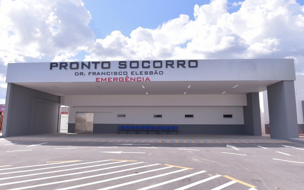 Mulher é Hospitalizada Após Acidente entre Carro e Moto em Boa Vista