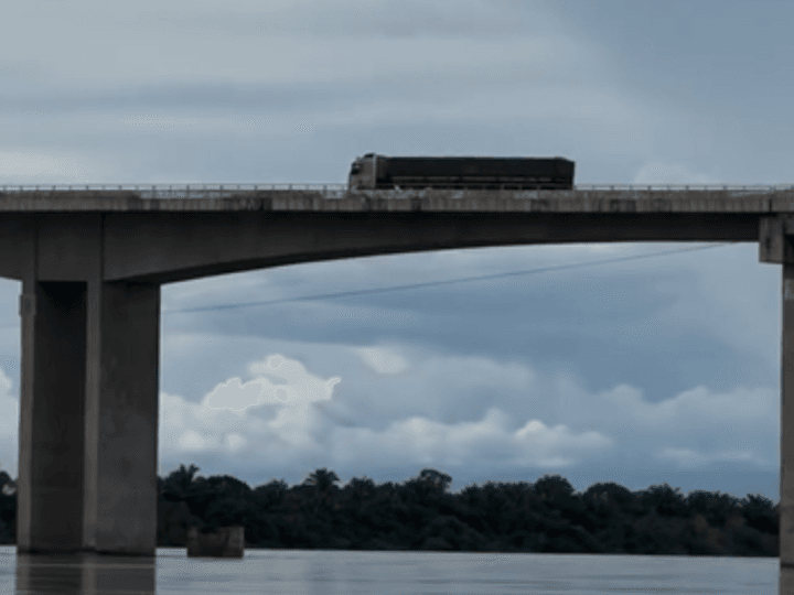 Transporte Irregular em Ponte com Restrição na BR-230 Chama Atenção de Pescador