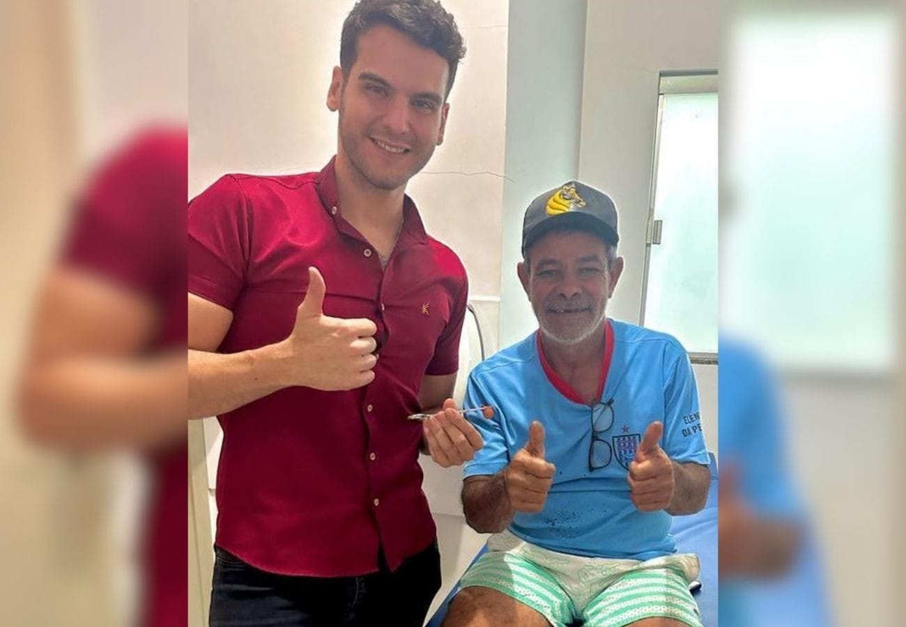 Médico recebe homenagem emocionante de pacientes após mudança de local de trabalho em Tocantins