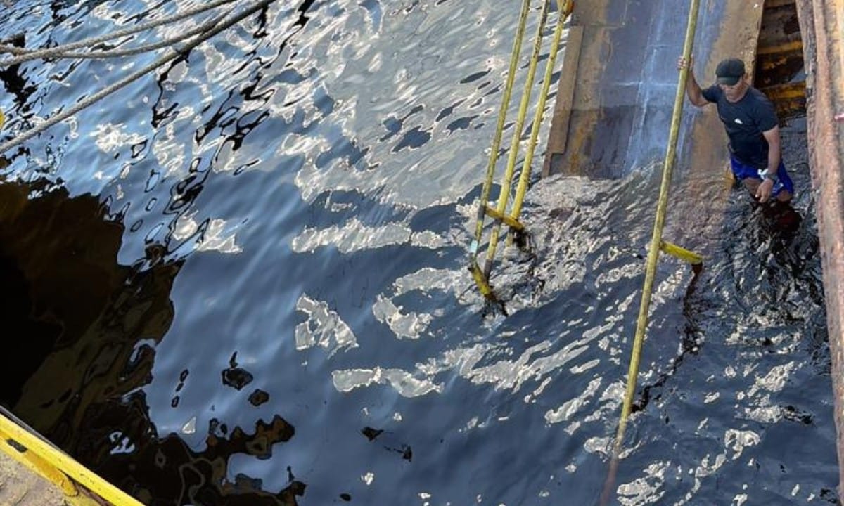 Incidente no Porto da Manaus Moderna: Passarela de Acesso à Balsa Cai no Rio Negro