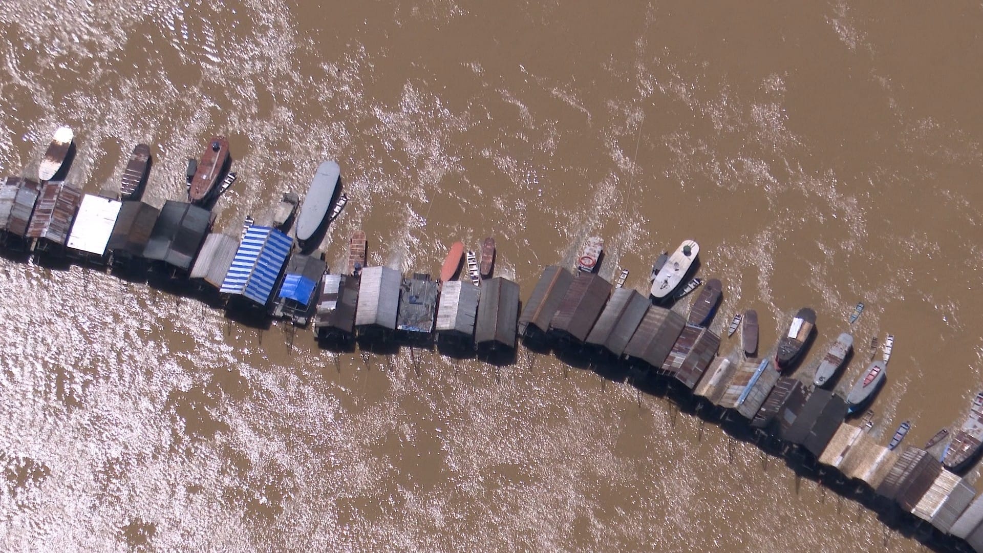 Desaparecimento de Dois Trabalhadores Após Afundamento de Draga de Garimpo no Rio Madeira