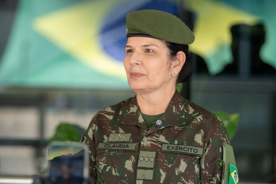 Cláudia Cacho: Primeira Mulher General do Exército Brasileiro Assume Cargo Histórico