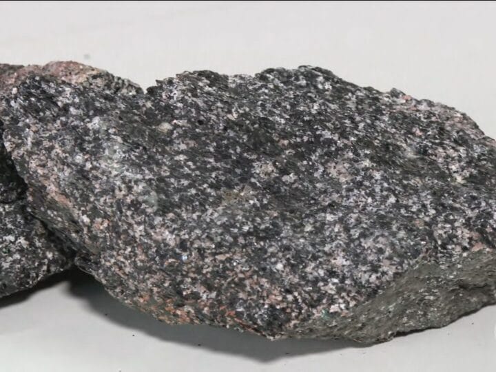 Invasão a Mineradora em RO Resulta no Roubo de Caminhão com 300 kg de Cassiterita