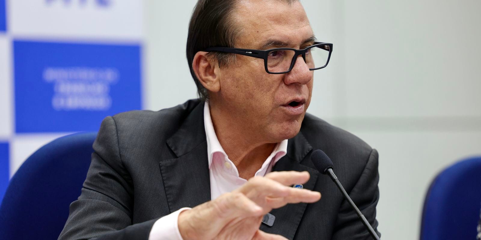 Ministro Luiz Marinho Defende Redução da Jornada de Trabalho e PECs Complementares