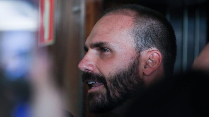 Ministro Moraes Vota pela Condenação de Eduardo Bolsonaro por Difamação