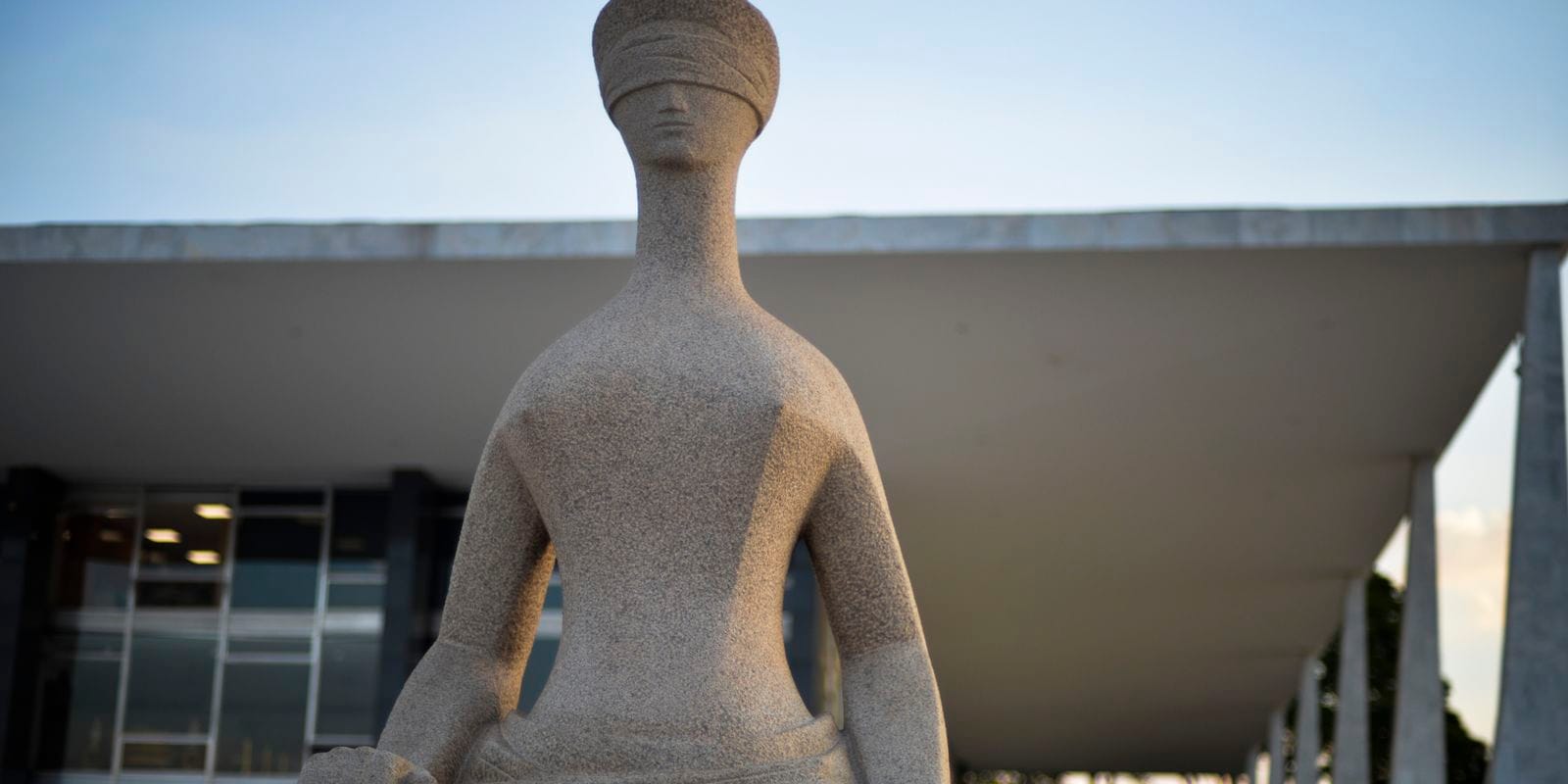 STF Adia Julgamento sobre Nepotismo em Cargos Públicos