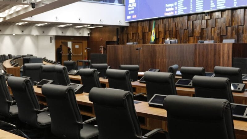 Legislação sobre Inteligência Artificial: Foco em Controle e Vigilância