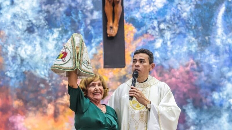 Tradição e Fé: A Idosa que Confecciona o Manto de Nossa Senhora de Nazaré no Acre