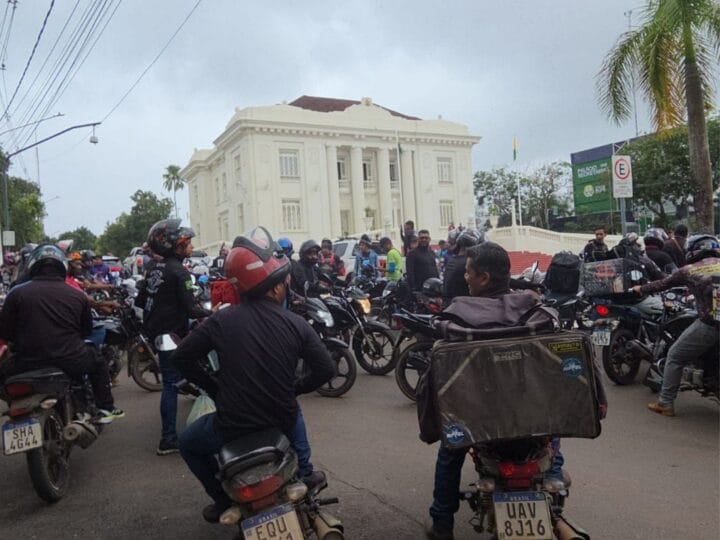 Motociclistas de Aplicativo Realizam Protesto em Rio Branco Contra Projeto de Lei de Regulamentação