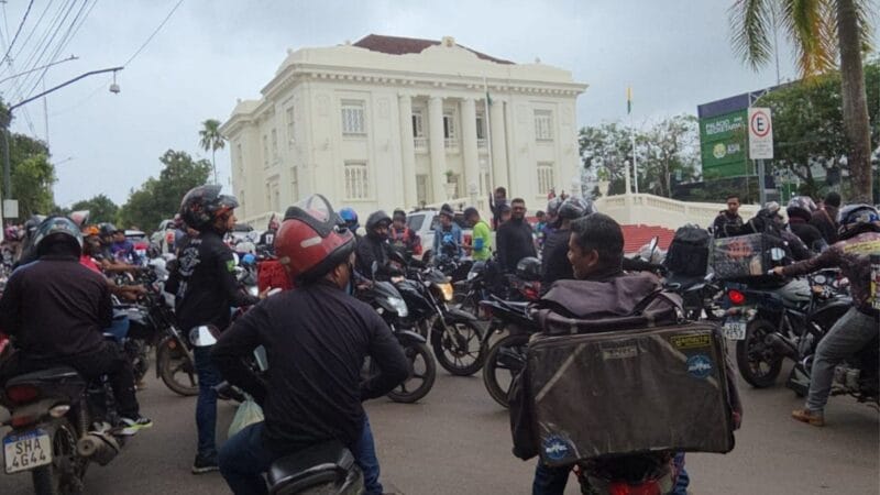 Motociclistas de Aplicativo Realizam Protesto em Rio Branco Contra Projeto de Lei de Regulamentação