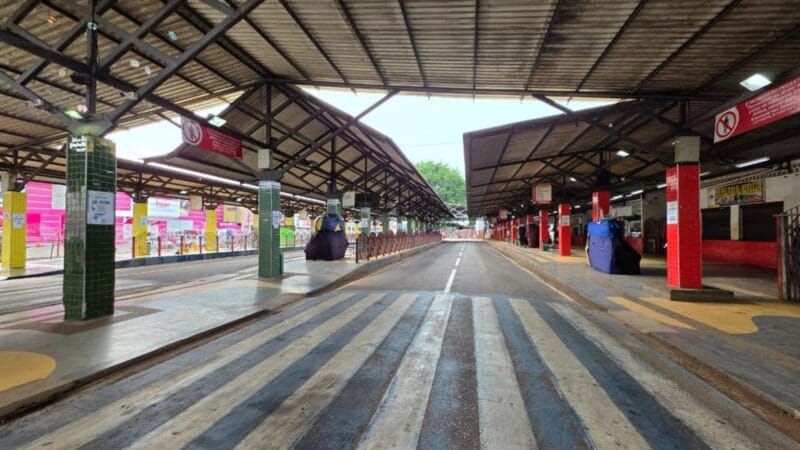 Frota de ônibus é paralisada em Rio Branco devido a salários atrasados