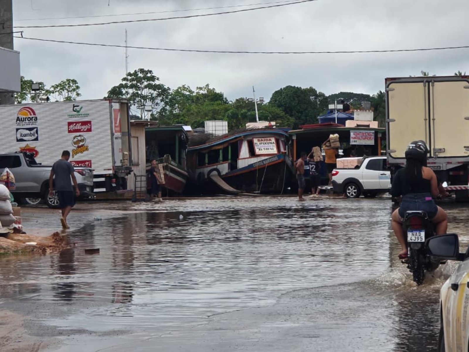 Cheia do Rio Juruá Impacta Mais de 28 Mil Pessoas em Cruzeiro do Sul, Acre