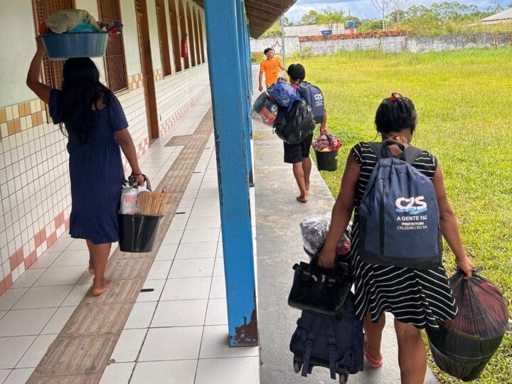 Retorno das Famílias Desabrigadas em Cruzeiro do Sul Após Cheia do Rio Juruá