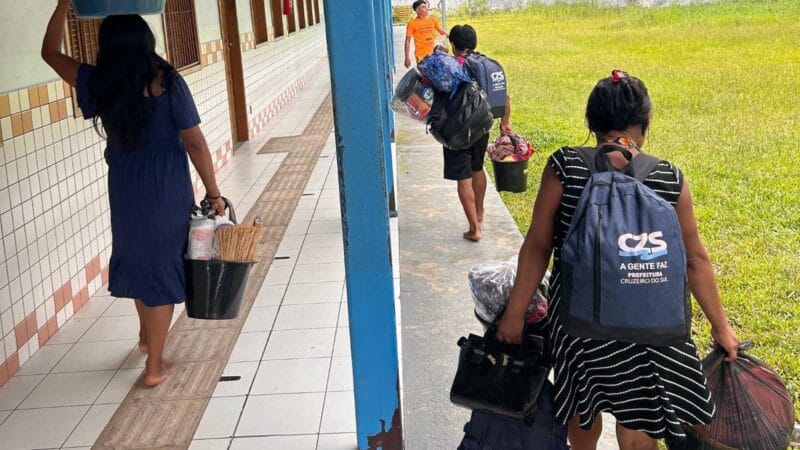 Retorno das Famílias Desabrigadas em Cruzeiro do Sul Após Cheia do Rio Juruá