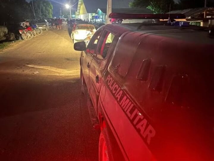 Mãe é presa por maus-tratos após deixar filhos trancados em casa no Acre