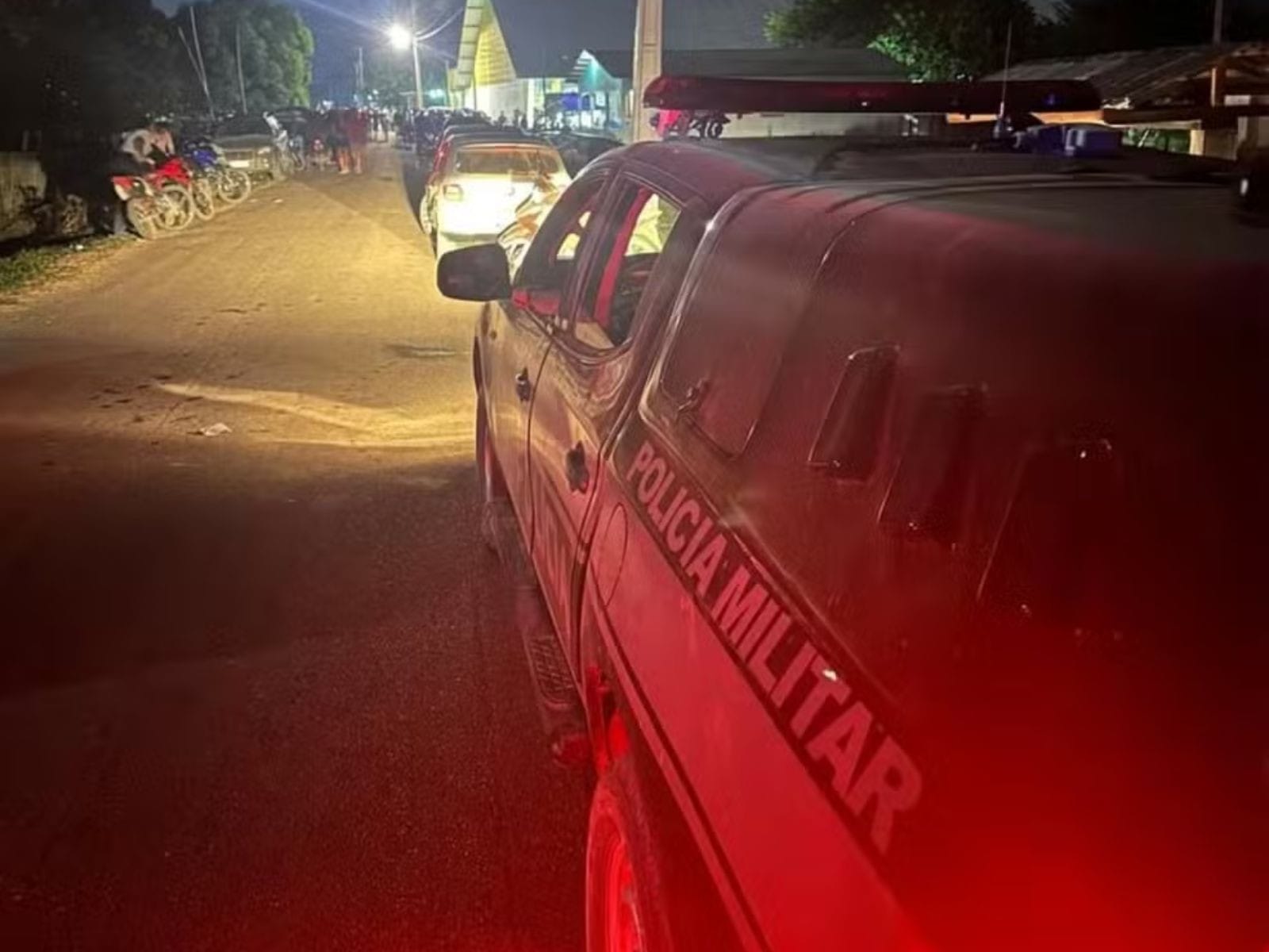 Mãe é presa por maus-tratos após deixar filhos trancados em casa no Acre