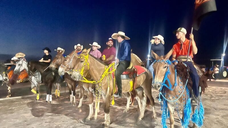 Primeiro Encontro de Muladeiros em Boa Vista Celebra a Cultura Tropeira com Cavalgada Noturna