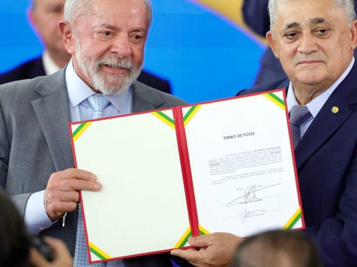 José Guimarães Assume Ministério e Promete Lutar Contra o Fascismo