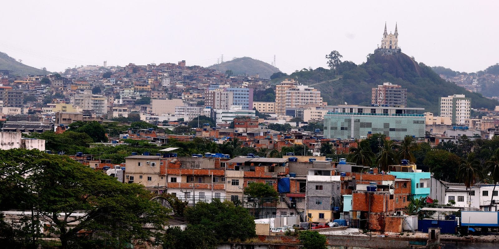 Justiça Determina Prisão Preventiva de Casal Acusado de Transportar Armas para o Comando Vermelho