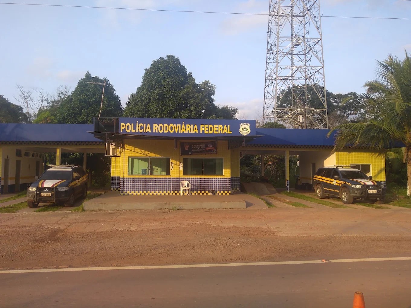 Motorista é Detido com Drogas e Grande Quantidade de Peixe Ilegal na BR-319 em Manaus