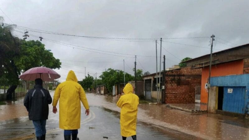 Alerta Laranja de Chuvas Intensas Afeta o Baixo Amazonas e Causa Transtornos