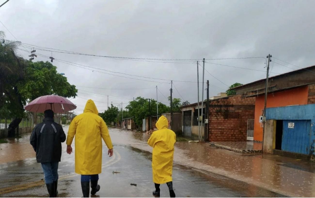 Alerta Laranja de Chuvas Intensas Afeta o Baixo Amazonas e Causa Transtornos