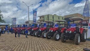 Governadora Hana Ghassan Entrega Tratores para Fortalecer Agricultura em Santarém