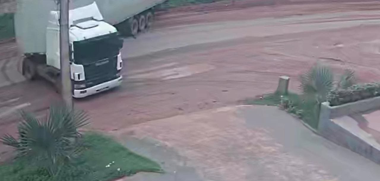 Acidente na Rodovia Curuá-Una Danifica Rede Elétrica em Santarém