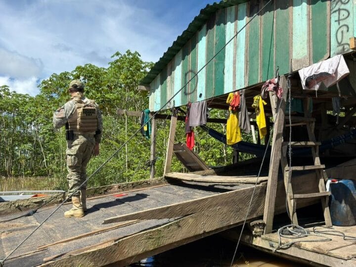Polícia Federal Combate Garimpo Ilegal no Rio Madeira com Ação Enérgica